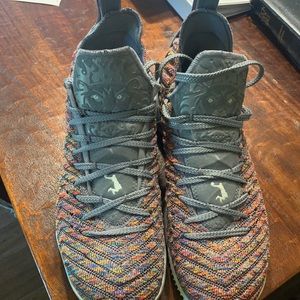 Nike Lebron Sixteens Mens 9.5 Mid Tops